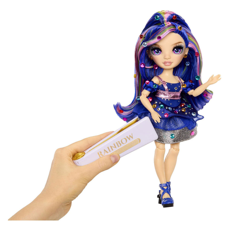 Afbeelding laden in galerijviewer, Rainbow high be dazzling-modepoppen - genevieve bleue (blauw) met bedazzle-tool en glinsterende strass-steentjes
