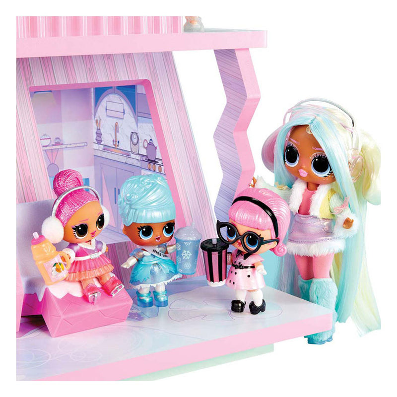 Afbeelding laden in galerijviewer, L.o.l. surprise winter snow chalet poppenhuis
