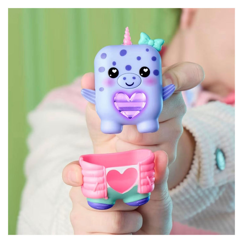 Afbeelding laden in galerijviewer, Hasbro nanomals blubby de narwal
