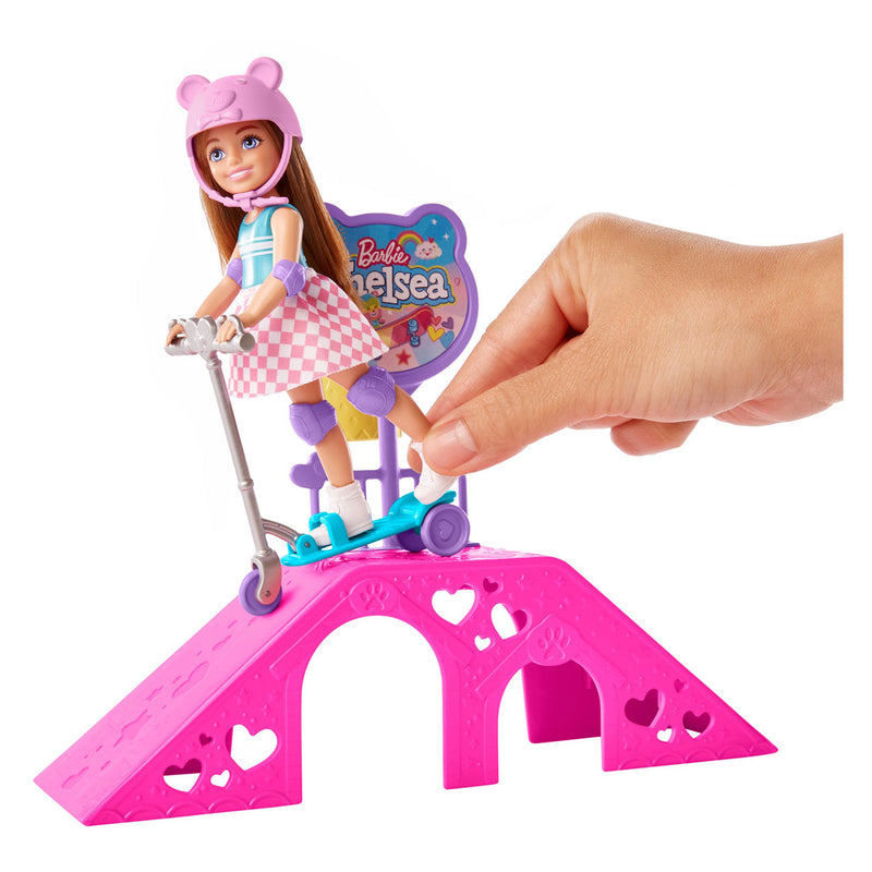 Afbeelding laden in galerijviewer, Mattel Chelsea Pop Skatepark
