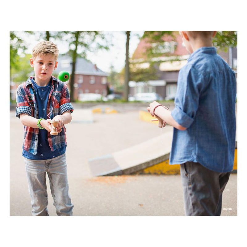 Afbeelding laden in galerijviewer, Bs toys kendama spel - vangspel - japanse behendigheidsspel vanaf 8 jaar - vangbal - kinder speelgoed - houten spel - coördinatie training - kendama spel - houten speelgoed
