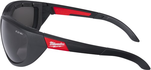 Afbeelding laden in galerijviewer, Milwaukee accessoires performance veiligheidsbril | gepolariseerd | met afdichting - 4932471886
