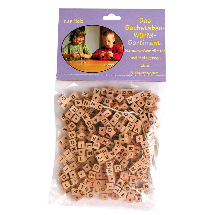 Afbeelding laden in galerijviewer, Goki letterblokjes. 300 delig. 7x7x7 cm. 4+
