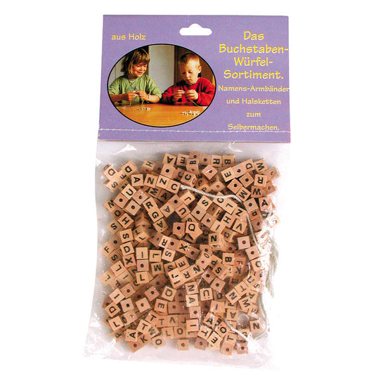 Goki letterblokjes. 300 delig. 7x7x7 cm. 4+