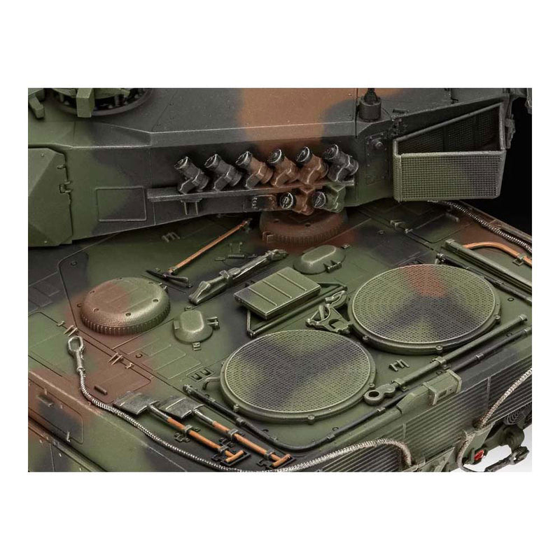 Afbeelding laden in galerijviewer, Revell modelbouwpakket - 70 years bundeswehr: leopard 2 a6a2 1:35 - 265dlg.
