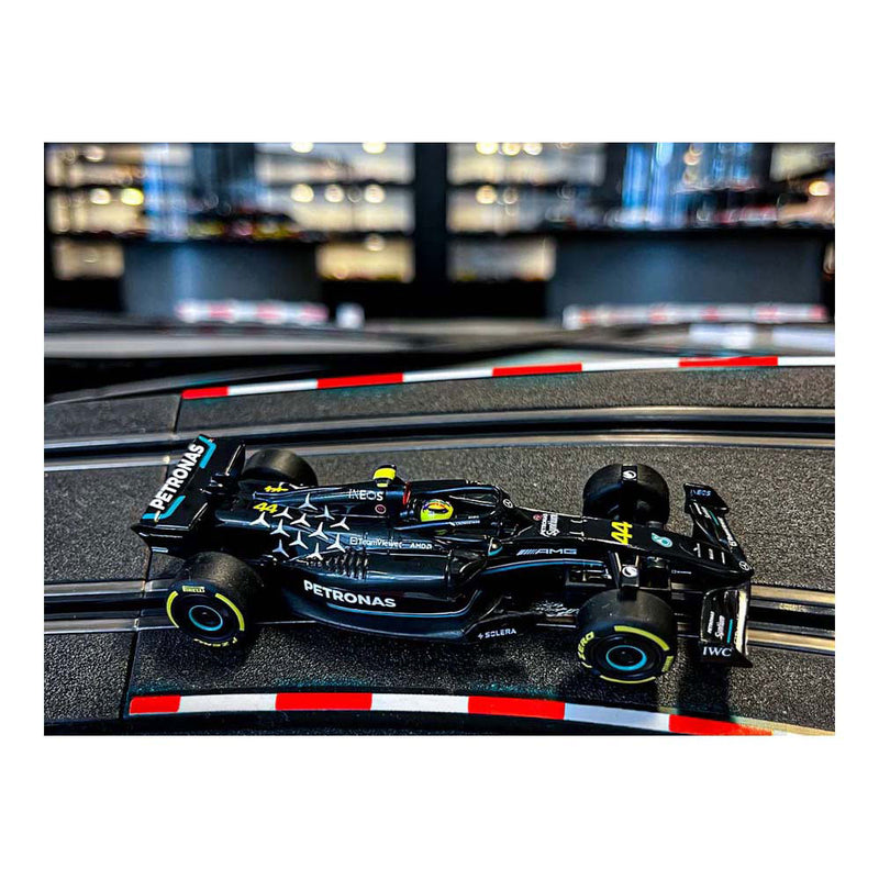 Afbeelding laden in galerijviewer, Carrera mercedes-amg f1 w14 lewis hamilton - 1:43
