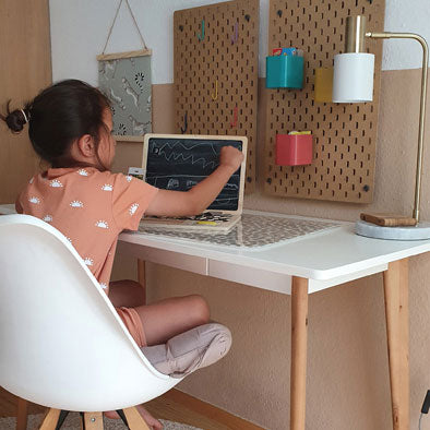 Afbeelding laden in galerijviewer, Small foot - houten laptop met magneetbord
