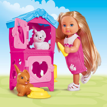Evi love konijnenhok