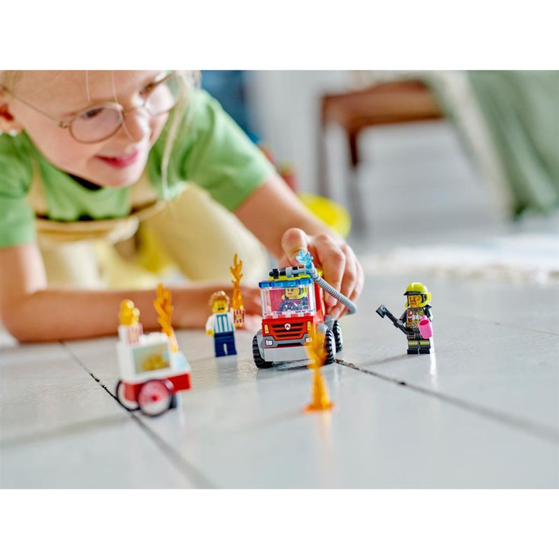 Afbeelding laden in galerijviewer, Lego City 60375 Brandweerkazerne en Brandweerwagen
