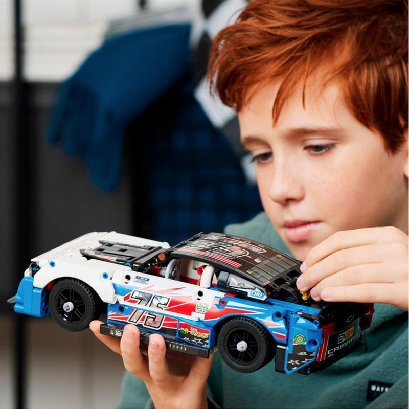 Afbeelding laden in galerijviewer, Lego technic 42153 nascar next gen chevrolet camaro zl1
