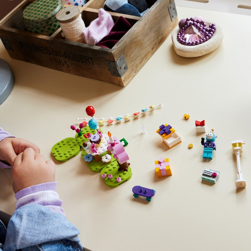 Afbeelding laden in galerijviewer, Lego animal crossing 77046 julian #039;s birthday party
