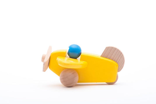 Bajo houten vliegtuig met piloot geel. 1
