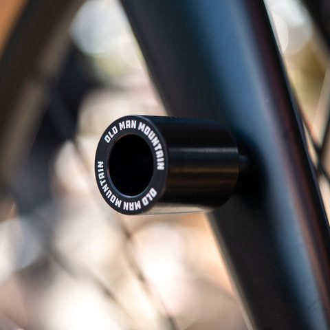 Afbeelding laden in galerijviewer, Old man mountain front light adapter for luggage carrier
