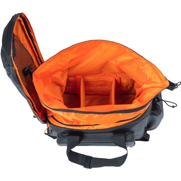 Afbeelding laden in galerijviewer, Basil Miles XL Pro bagagedragertas, zwart oranje, waterdicht, 9-36L, geschikt voor elektrische fietsen
