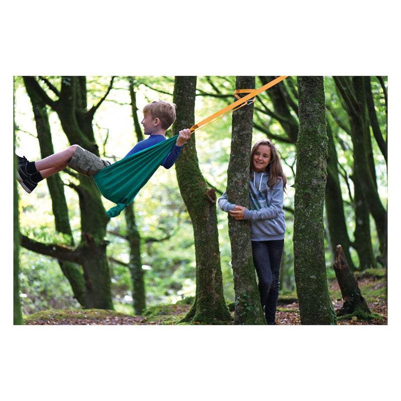 Afbeelding laden in galerijviewer, Hape pocket swing - draagbare boomschommel voor buiten, kamperen en wandelen, 5 jaar+
