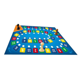 Afbeelding laden in galerijviewer, White goblin games - qwixx on board - dobbelspel - 2 tot 4 spelers - variant van qwixx - vanaf 8 jaar - qwixx met een speelbord
