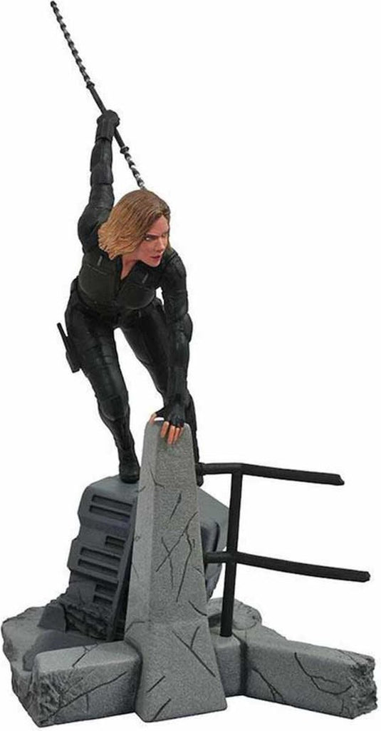 Diamond select marvel: avengers infinity war - black widow pvc statue