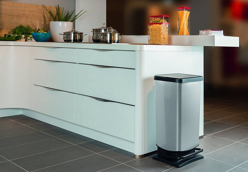 Afbeelding laden in galerijviewer, Rotho paso pedaalemmer 40l zilver metallic

