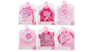 Pop kleren assortie op hanger. 40-45 cm. | 12 stuks