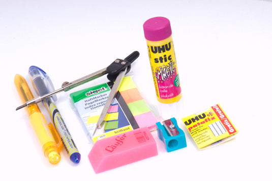 Kangaro k-7402 beker met pen gum lijm passer etc.