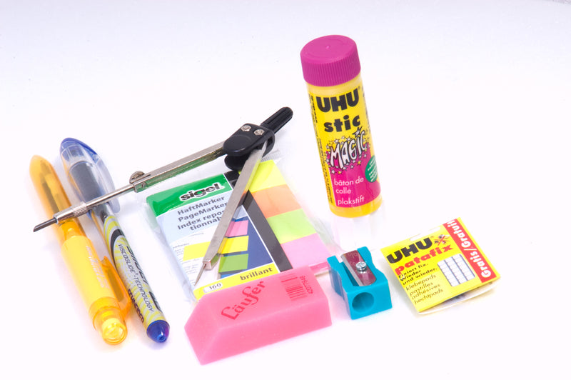 Afbeelding laden in galerijviewer, Kangaro k-7402 beker met pen gum lijm passer etc.
