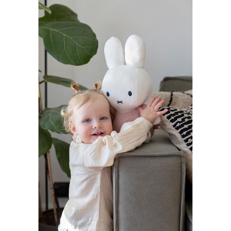 Afbeelding laden in galerijviewer, Nijntje fluffy knuffel 35 cm roze
