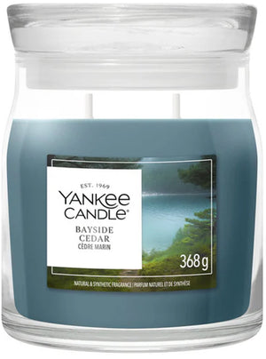 Yankee candle - bayside cedar medium geurkaars - 50 branduren - 2 lonten