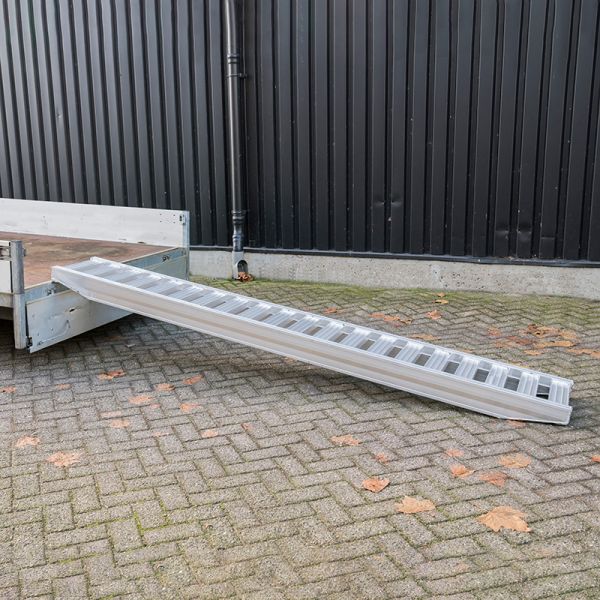 Afbeelding laden in galerijviewer, Oprijplank stuk 300 cm 2500kg.
