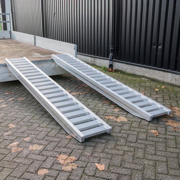 Afbeelding laden in galerijviewer, Oprijplank stuk 300 cm 2500kg.
