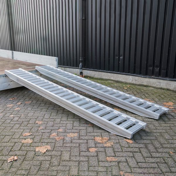 Afbeelding laden in galerijviewer, Oprijplank stuk 350 cm 2500kg.
