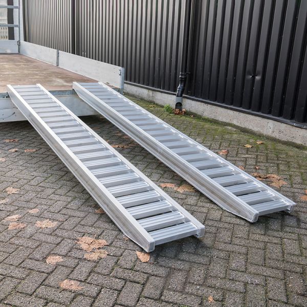 Afbeelding laden in galerijviewer, Oprijplank stuk 350 cm 2500kg.
