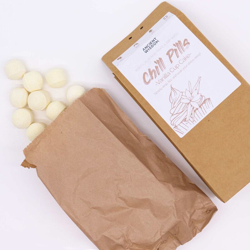 Afbeelding laden in galerijviewer, Vanille cupcake badbruisballen fizz chill pill gift box
