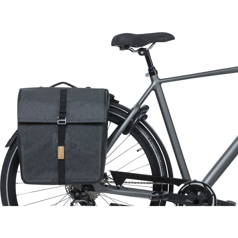 Afbeelding laden in galerijviewer, Basil dubbele fietstas urban dry mik 50 liter - charcoal
