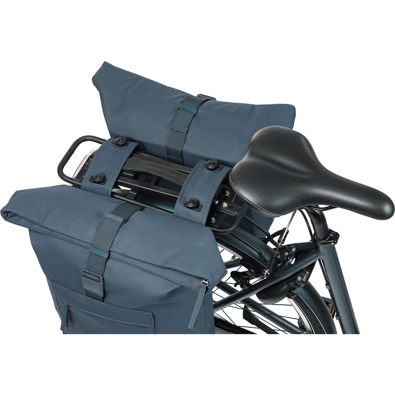 Afbeelding laden in galerijviewer, Basil b.v. dubbele fietstas basil brooklyn mik 41l 14 x 30 x 37 cm - blauw
