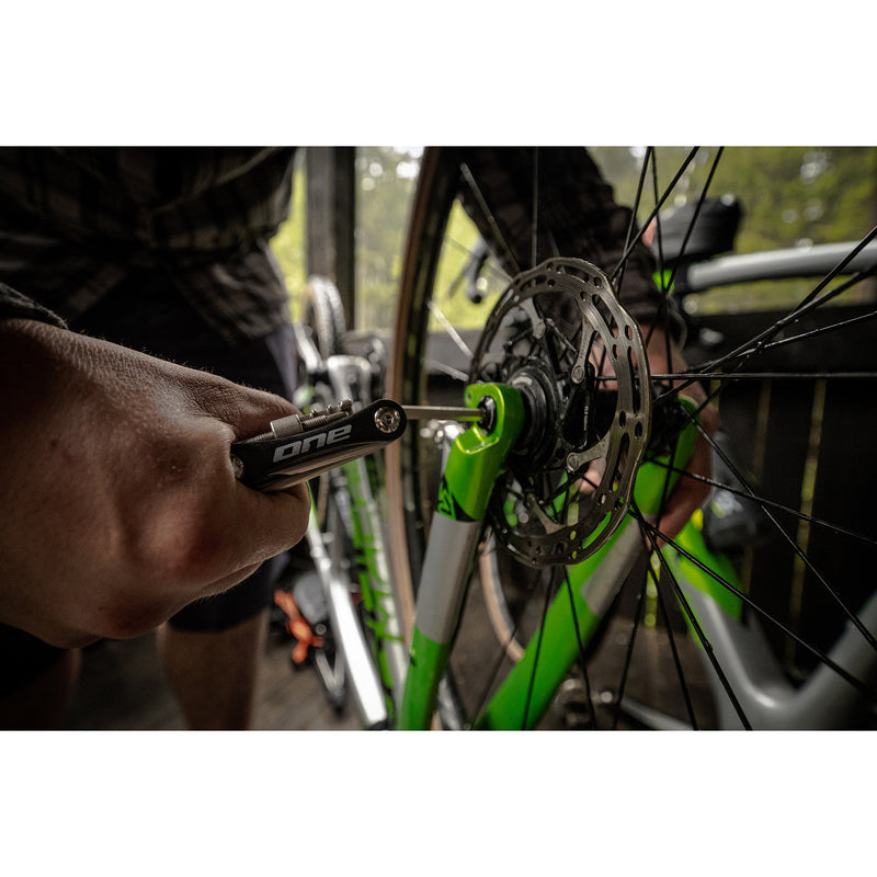 Afbeelding laden in galerijviewer, ONE One multi tool 12 unisize black
