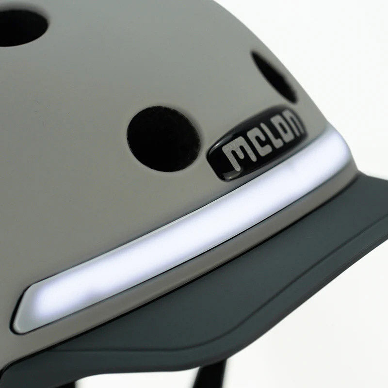Afbeelding laden in galerijviewer, Melon helm met verlichting e-series metropolis m-l
