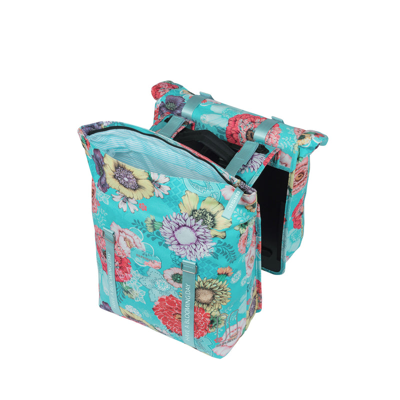Afbeelding laden in galerijviewer, Basil Bloom Field dubbele fietstas, waterdicht, sky blue, 35L
