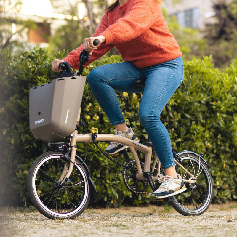 Afbeelding laden in galerijviewer, Sigma shad mand daily bike box voorzijde 20l grijs
