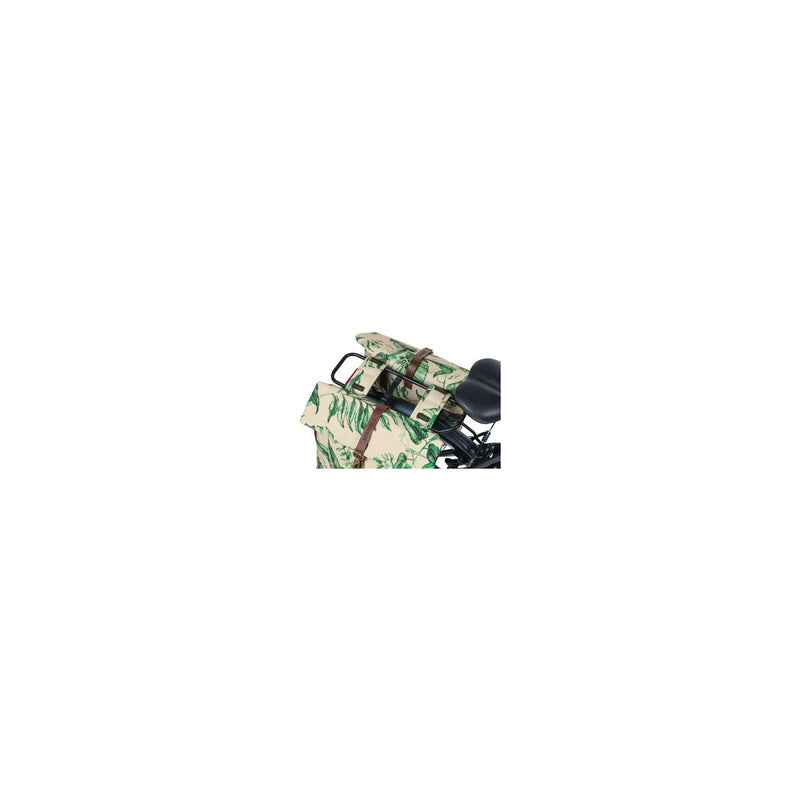 Afbeelding laden in galerijviewer, Basil Ever-Green dubbele fietstas, gerecycled PET, waterkerende vouwsluiting, unisex, fiets, sandshell beige
