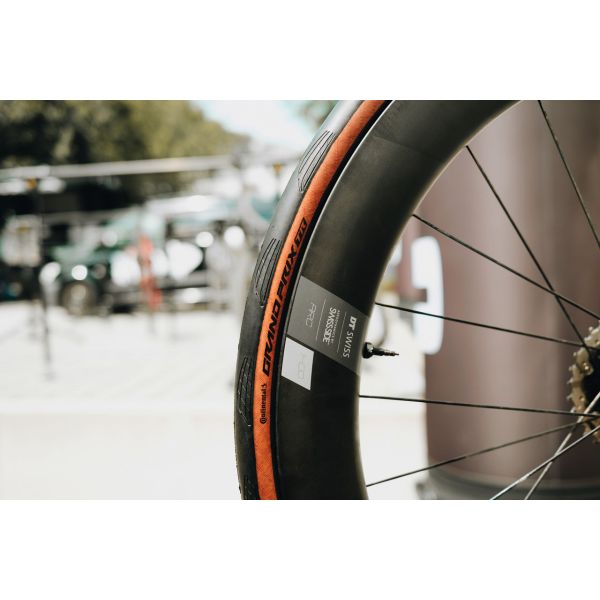 Afbeelding laden in galerijviewer, Continental fietsband grand prix tr 28 x 1,10 28-622 - zwart transparant
