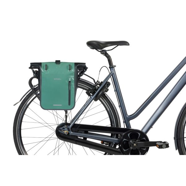 Afbeelding laden in galerijviewer, Basil enkele fietstas rivo m tarpaulin mik 12-15l 14 x 25 x 38 cm - groen zwart
