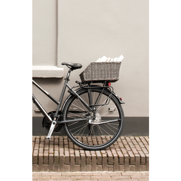 Afbeelding laden in galerijviewer, Basil Cento Rattan Look - fietsmand - achterop -bruin
