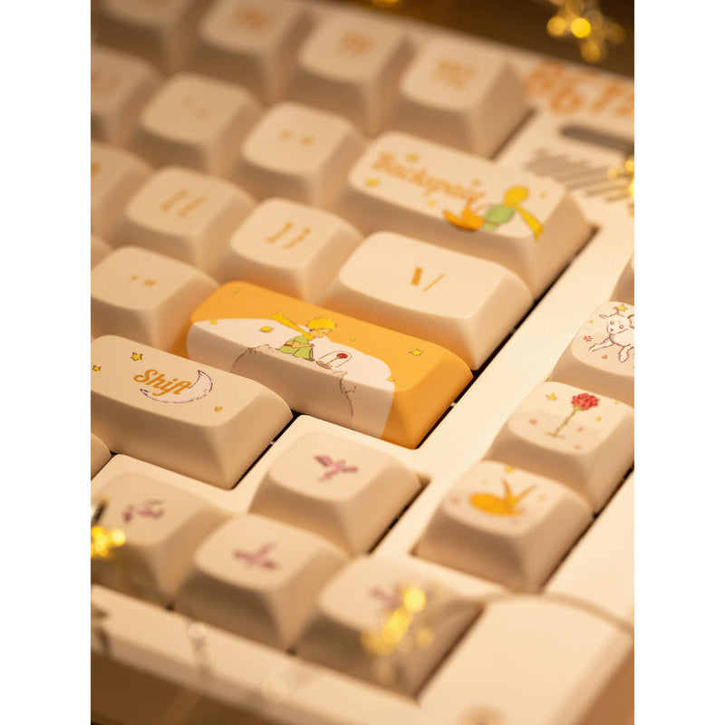 Afbeelding laden in galerijviewer, Iqunix zx75 sunset ponder wireless mechanical keyboard (lichtgeel, us lay-out (qwerty), iqunix little prince, 75%, rgb leds, hot-swappable, double-shot pbt, 2.4ghz | bluetooth 5.1 | usb-c)
