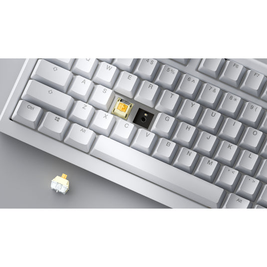 Ducky one x wireless rgb mechanisch toetsenbord (wit, us lay-out (qwerty), inductive, 100%, hot-swappable, pbt, 2.4 ghz | bluetooth | usb-c)