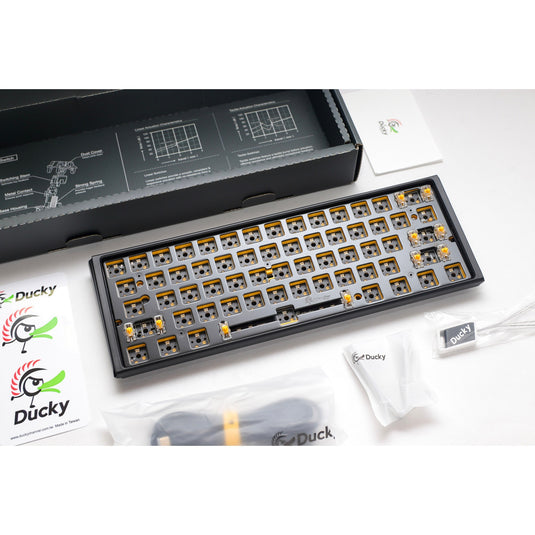 Ducky one 3 mini ansi layout barebone rgb mechanisch toetsenbord (zwart, us lay-out (qwerty), 60%, rgb leds, hot swap, barebone)