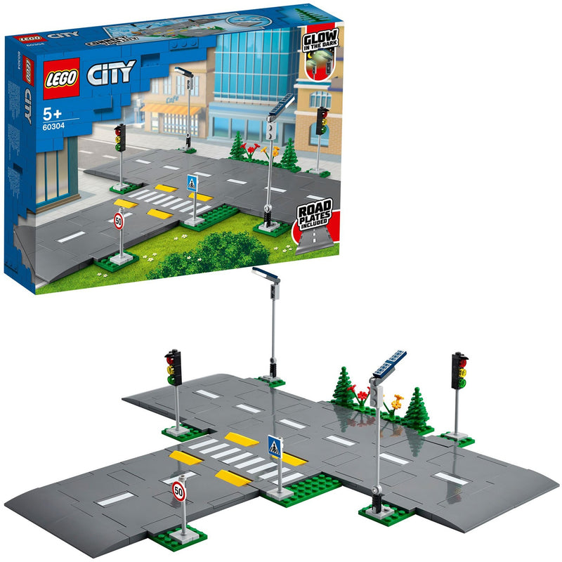 Afbeelding laden in galerijviewer, Lego ® city wegplaten 60304 bouwset; bouwbare speelgoedweg; maak de wegplaten vast aan je stad om deze uit te breiden; met lantaarnpalen, stoplichten, verkeersborden, bomen en planten, verkeersdrempels en een zebrapad (112 onderdelen)
