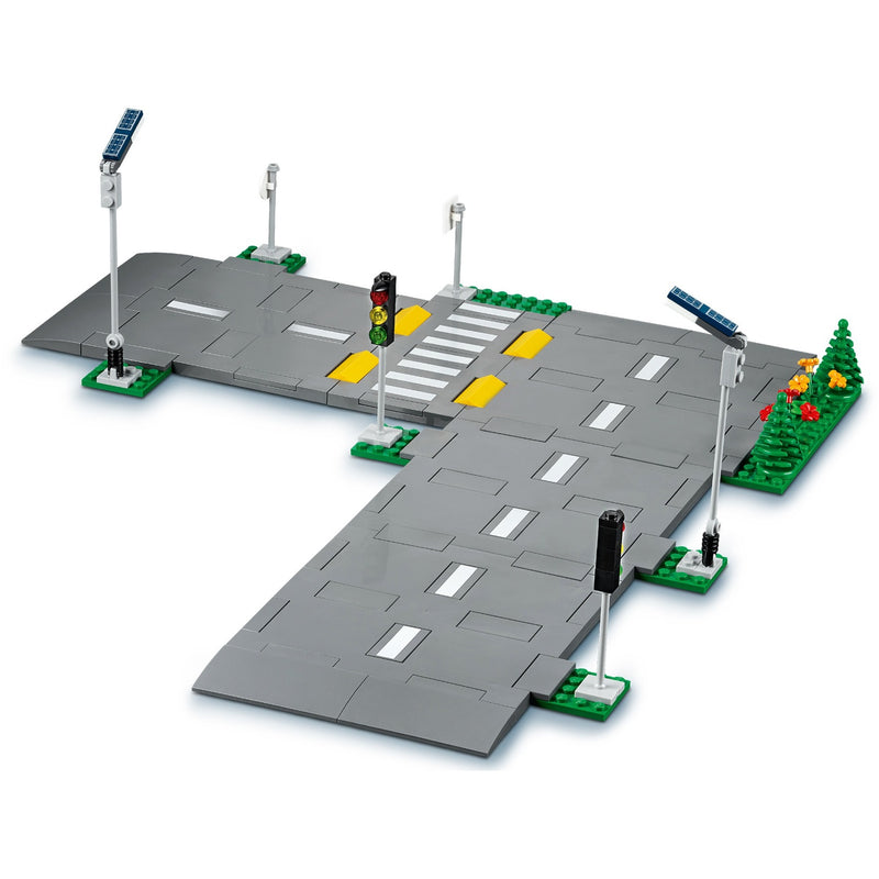 Afbeelding laden in galerijviewer, Lego ® city wegplaten 60304 bouwset; bouwbare speelgoedweg; maak de wegplaten vast aan je stad om deze uit te breiden; met lantaarnpalen, stoplichten, verkeersborden, bomen en planten, verkeersdrempels en een zebrapad (112 onderdelen)
