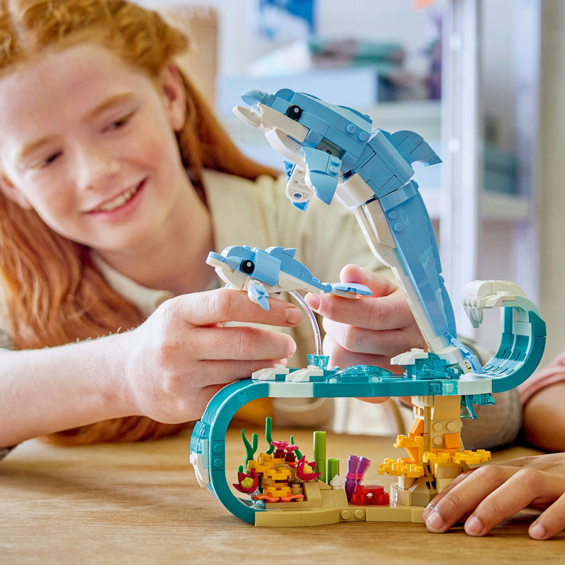 Afbeelding laden in galerijviewer, Lego ® creator 3in1 zeedieren: prachtige dolfijnen - bouw om tot een zeepaardje of krab - 31385
