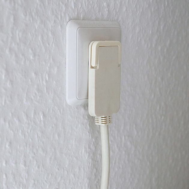 Afbeelding laden in galerijviewer, Brennenstuhl comfort-line plus stekkerdoos 4-voudig (met platte stekker, schakelaar, 2 m kabel, en extra brede afstanden van de stopcontacten) kleur: wit
