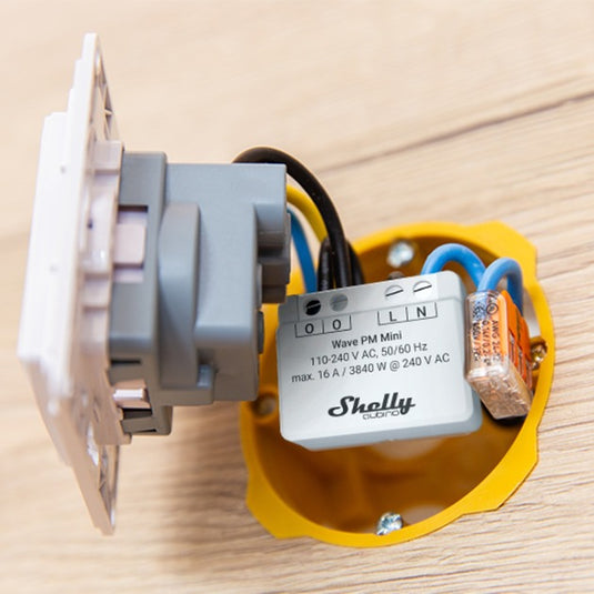 Shelly qubino wave pm mini relais (lichtgrijs wit, 1-kanaals, z-wave)